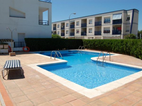 Apartamento con terraza, jardín y piscina comunitaria a 200m de la playa en Sant Carles - ES-228-130